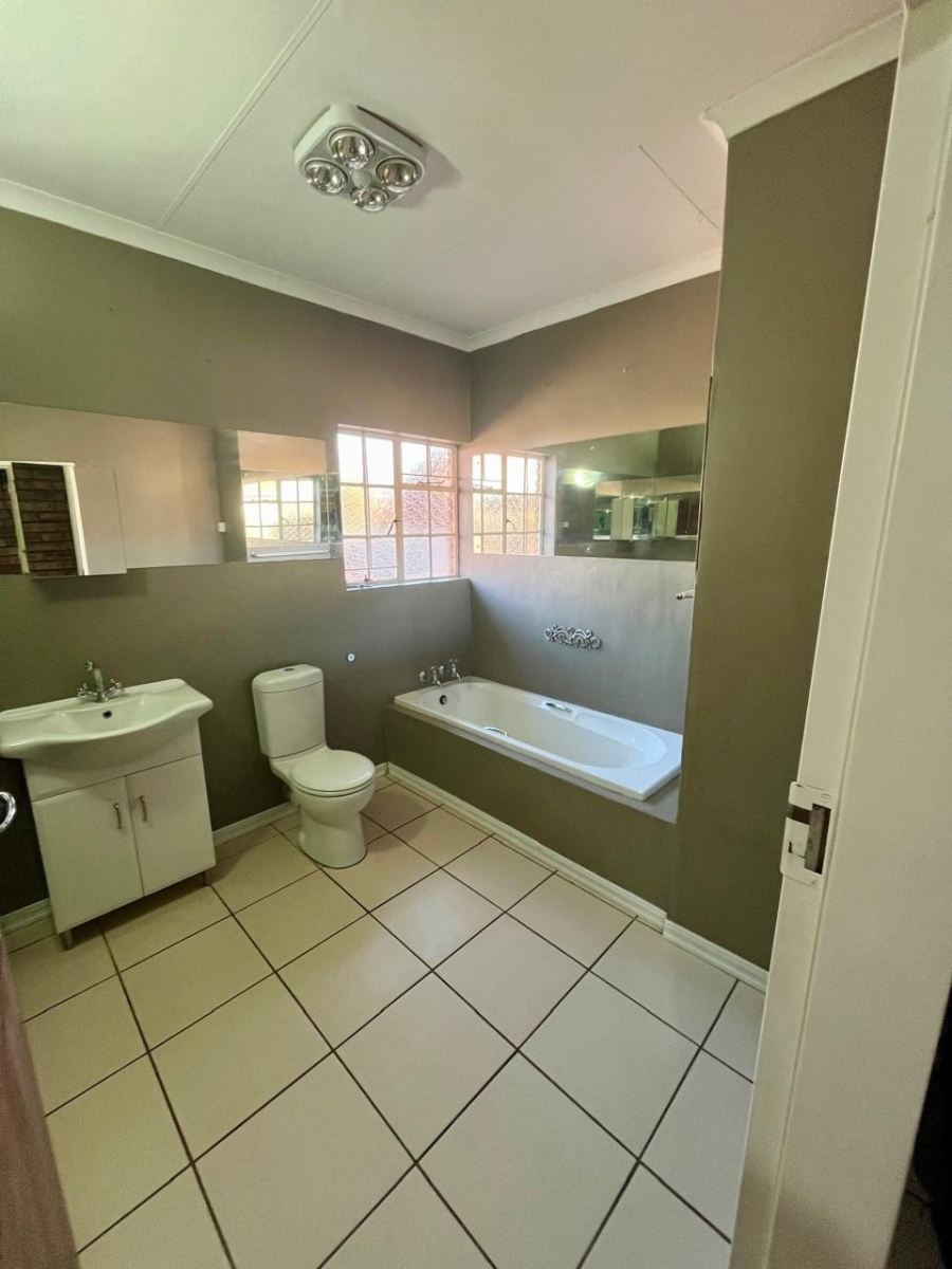 4 Bedroom Property for Sale in Flamwood North West
